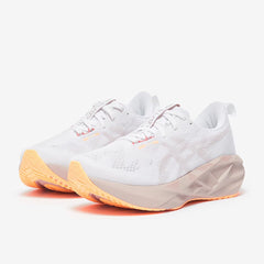 ASICS Women’s Novablast 5