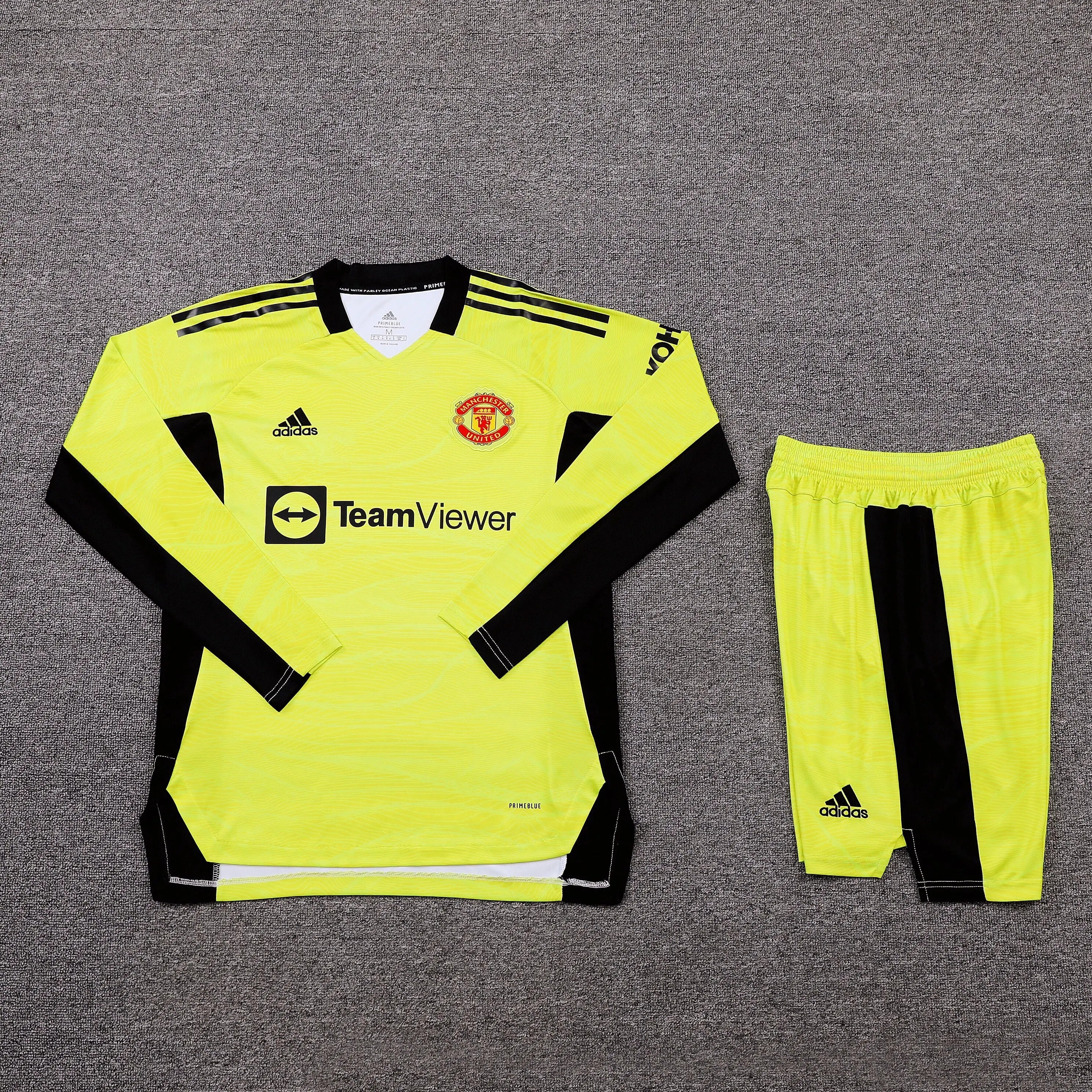 Manchester united Goalkeeper kit Long sleeves  Full set - Football DXB