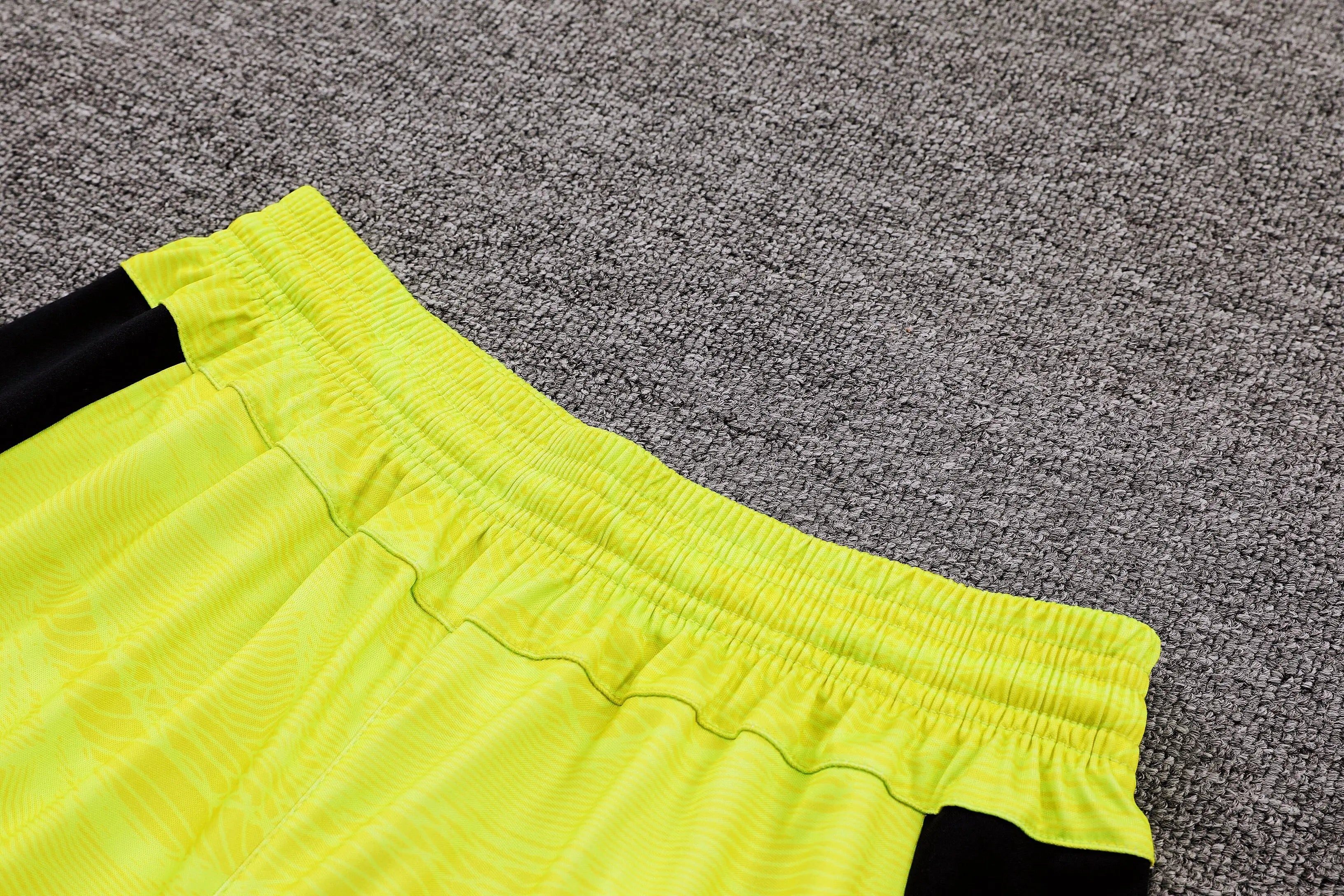 Manchester united Goalkeeper kit Long sleeves  Full set - Football DXB