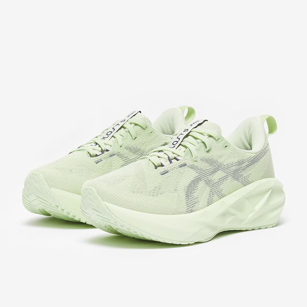 ASICS Women’s Novablast 5
